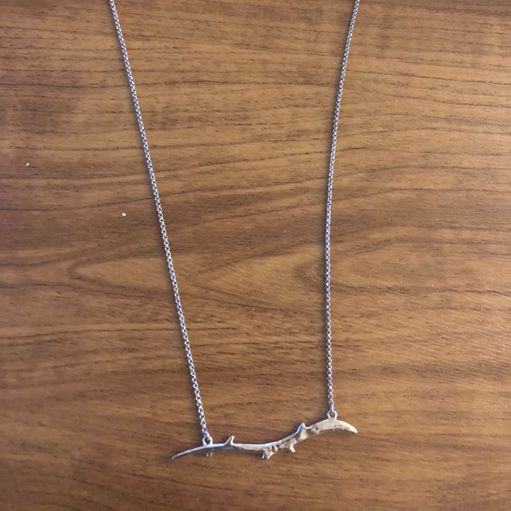 Banana Republic branch necklace